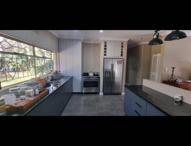 6 BEDROOM HOUSE FOR SALE IN ELDORAIGNE